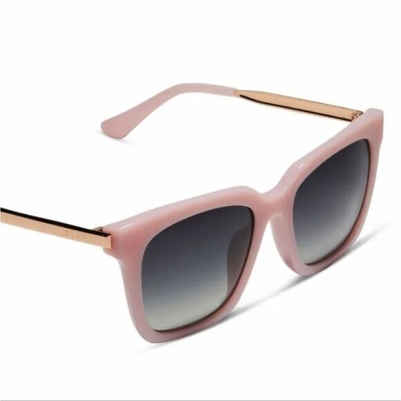 Diff Eyewear Hailey Oversized Sunglasses - Picture 2 of 9